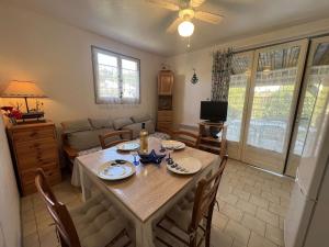 Appartements Pavillon 3 Pieces avec Jardinet, Terrasse, et Piscine - 4 Personnes, Vendres - FR-1-701-26 : photos des chambres