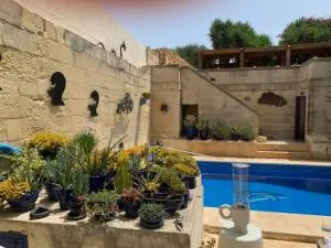 Dar Dragun: luxury 3BR bright spacious house & pool - San Lawrenz