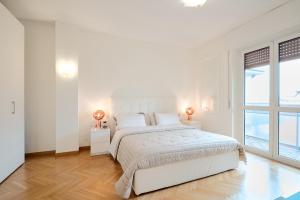 Lux 180sqm flat - entire last floor