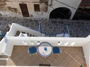 Blue House - Kóronos