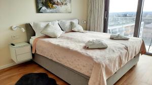 Komfortable strandnahe Ferienwohnung A103 in 10 Etage mit Terrasse und Meerblick PARKING FREE
