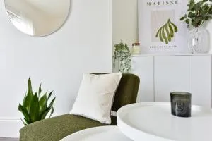 London Calling 3 bed 3 baths 5 mins from train into City - Winchmore Hill