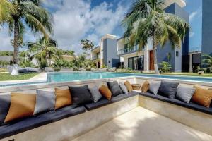 Spacious Condo, beautiful pool, Wi-Fi - Casa Kaanal 104