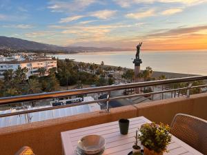 TopMarbella Marina Banus luxurious apartment, Sea and mountain views