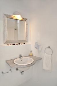 Big Blue Suites & Apartments