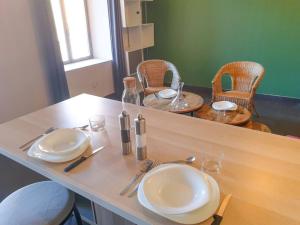 Spacieux Appartement au Calme 15min sud de Lyon proche Métro et Gare Confluence Aquarium Gerland