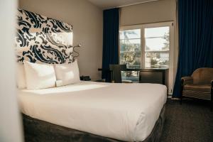 Superior with Partial Ocean View room in Hotel Breakwater South Beach