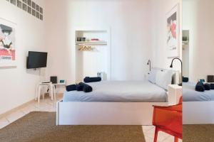 Xenia Apartments - Stylish colorful apt- Upbeat & well-connected area