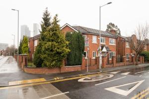 New Manchester Getaway Home - Free Gated Parking with Fob