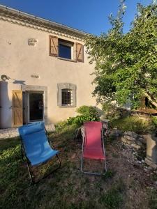 Maisons de vacances Maison La Chanette, Vue Montagne, Proche Lac et Randonnees, Grand Jardin, Brasero, Calme, Charme, 10-12 pers, Ideal Familles : photos des chambres
