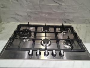 Whole House - 4 Bedrooms - Parking - Sleeps 8