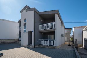 Apartments by the sea Vir - 20172