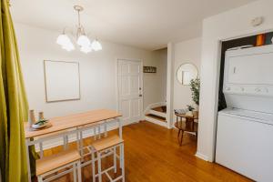 Memphis (TN) Centrally Located 2BR Overton Square Unit 2 Fast WiFi Free Parking Yes Pets 4-Star Accommodation lobby