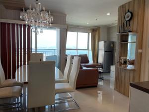 Jomtien condo, Beachfront & Sea view