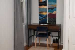 Prime OTR steps to Vine St, Lux Full Bed, Workspace, fast WiFi, 50in Smart TV, Sleeps 3ppl