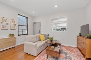 Prime OTR steps to Vine St, Lux Full Bed, Workspace, fast WiFi, 50in Smart TV, Sleeps 3ppl