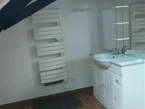 Gîte charmant près du circuit du Mans, 12 pers., 5 ch., rénové avec 3 sdb, nature et attractions proches - FR-1-410-342