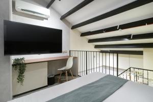 Phòng Áp Mái - Mới Cải Tạo (Loft Room - Newly Renovated)