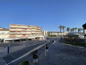 Appartements Appartement T2 avec Terrasse et Garage a Cavalaire-sur-Mer - Proche Port - FR-1-100-262 : photos des chambres