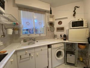 Appartements Appartement T2 avec Terrasse et Garage a Cavalaire-sur-Mer - Proche Port - FR-1-100-262 : photos des chambres