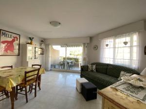 Appartements Appartement T2 avec Terrasse et Garage a Cavalaire-sur-Mer - Proche Port - FR-1-100-262 : photos des chambres