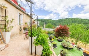 Maisons de vacances Stunning Home In Saint Laurent Dolt With Indoor Swimming Pool, Wifi And 2 Bedrooms : photos des chambres