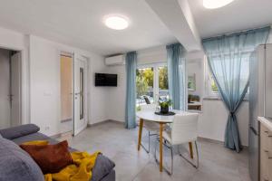 Apartments in Crikvenica 44014 