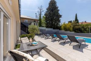 Apartments in Crikvenica 44014 