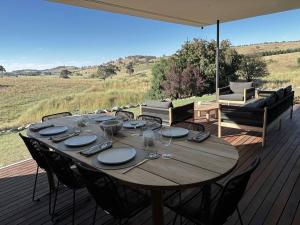 The Horned Cow - award winning luxe semi-rural house 10mins from Orange