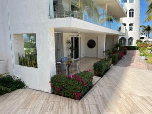Amazing condo Sea Front top location in La Paz - salty water pool and jacuzzis