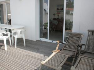 Maison Rénovée et Confortable au Centre-ville, Proche Plage - FR-1-22-268