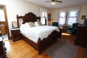 King Suite with Ocean View room in Beauclaires Bed & Breakfast