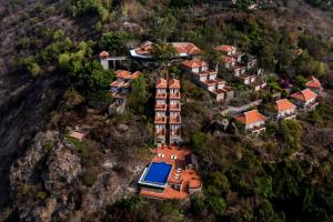 Victoria Nui Sam Lodge