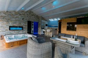 Villas Charmante maison avec spa, sauna et jardin privatif : photos des chambres