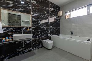 Natures Odyssey by StayVista - Amidst lush greenery with Outdoor pool and Indoor activities