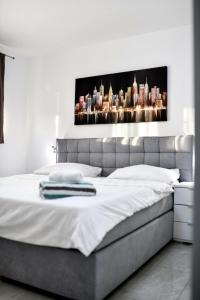 CROWONDER Villa Sunrise with Swimming Pool and Seaview