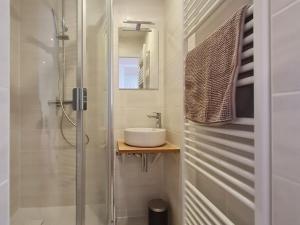 B&B / Chambres d'hotes Guestroom Letricourt, 2 pieces, 4 personnes - FR-1-584-197 : photos des chambres