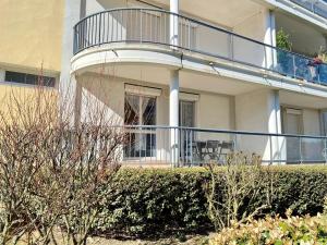 Appartement 2 pers. rénové avec balcon, accès plage et centre-ville à pied - Classé 2* - FR-1-231-285
