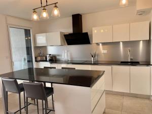 Appartements Appartement Standing avec Terrasse Vue Etang, 2 chambres et WIFI - Meze - FR-1-604-37 : photos des chambres