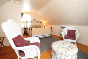 Deluxe Queen Room room in Beauclaires Bed & Breakfast