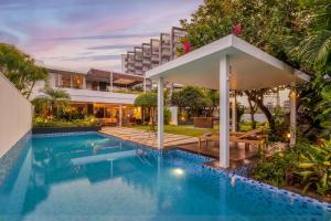 Stars By The Bay & BBQ Grill by StayVista