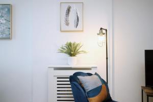 2 Bedroom House on Holmes Hill Road- Free Parking, Wi-Fi & Patio