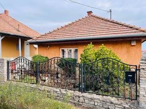GreenPark Candy Manor with Large Garden Close to Tokaj