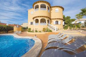 Villa with Private Pool room in Villa Ortembach- Plusholidays