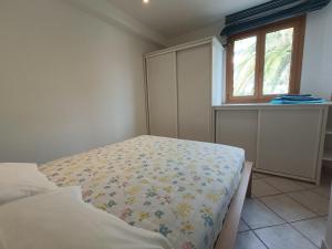 Appartements Clos Armand, tout a pieds, Clim, wifi, parking : photos des chambres