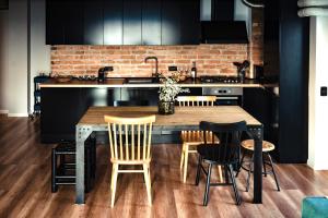 Rooftop Apt with Large Harbor View Terrace