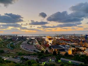Rooftop Apt with Large Harbor View Terrace