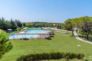 M348 - Marcelli, comodo trilocale nuovo con piscina e balcone