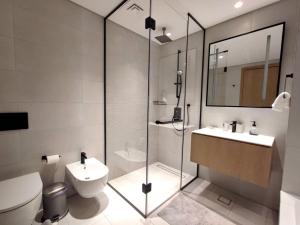 Spacious 2 bed in Business Bay - Parking Available