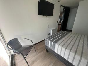 28 Metros costado Clinica las Condes ,hasta 5 personas